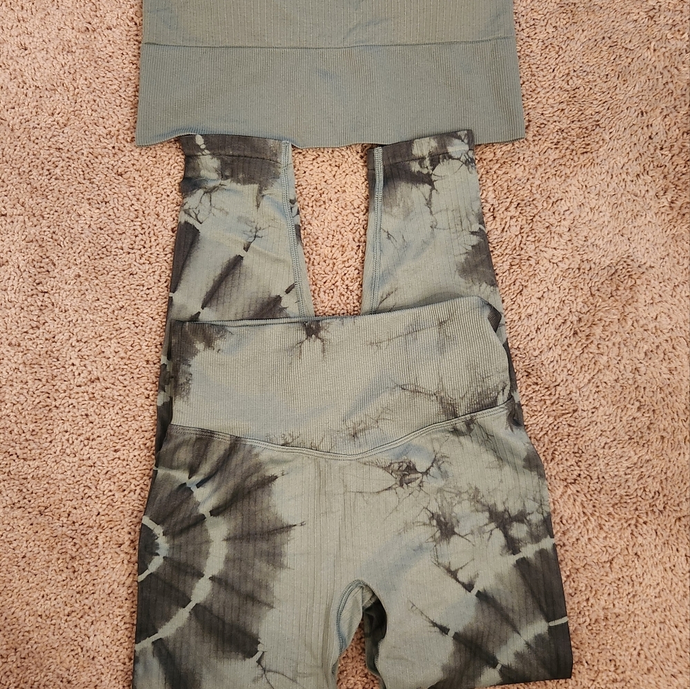 Victoria's Secret Pink Sea Salt 2 Peace Seamless Work Out Set - Picture 4 of 15